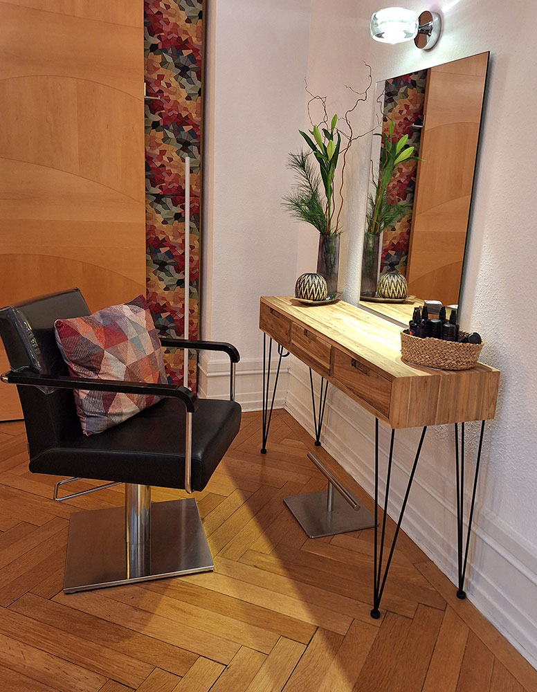 Agnieszka Keller beim natürlichen Haarschnitt in Krefeld